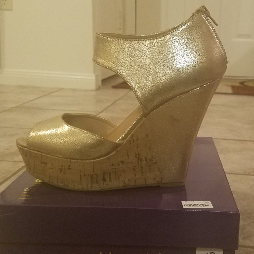 Madden Girl Willard Gold Wedge